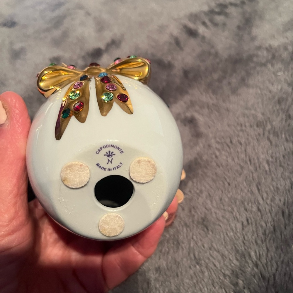 Capodimonte Polaris Egg Figurine with Swarovski Crystals, 24K Gold - Picture 7 of 16